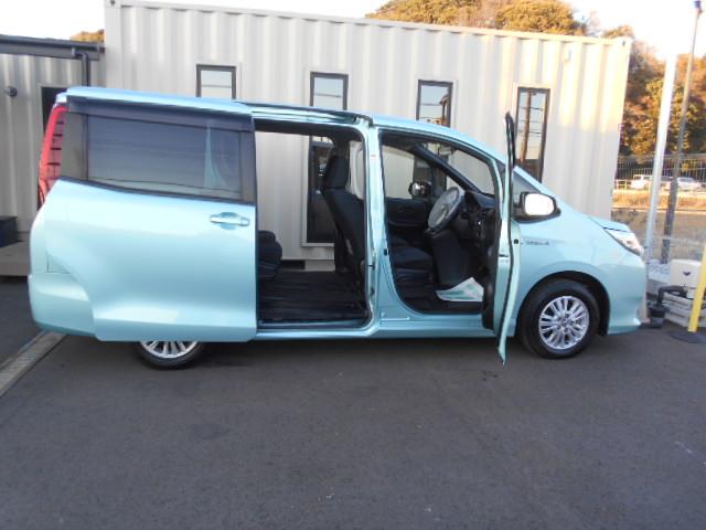 TOYOTA NOAH HYBRID X
