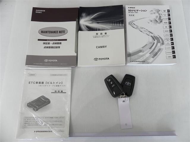 カムリ ＷＳ　ハイブリッド保証　衝突被害軽減ブレーキ　Ｂｌｕｅｔｏｏｔｈ　電動シート　ＬＥＤヘッドランプ　スマートキー　ＣＤ　盗難防止装置　オートクルーズコントロール　９インチナビ　フルセグ　バックカメラ　ＥＴＣ（5枚目）