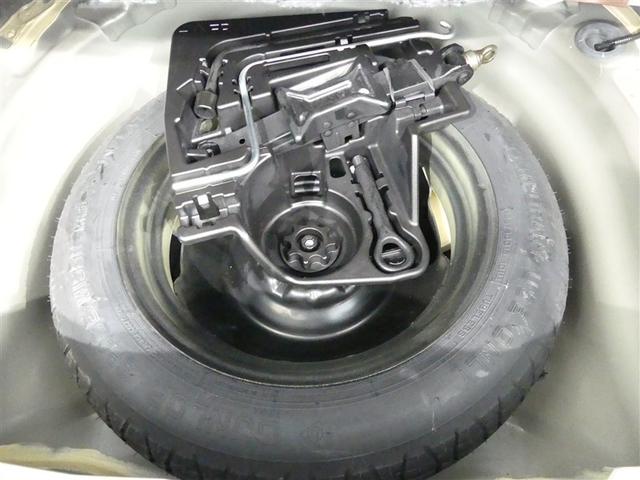 プリウス Ｓ　アルミホイール　記録簿　キーレス　ＣＤ　盗難防止装置　ハイブリッド　ＨＩＤヘッドライト　メモリーナビ　フルセグ（12枚目）