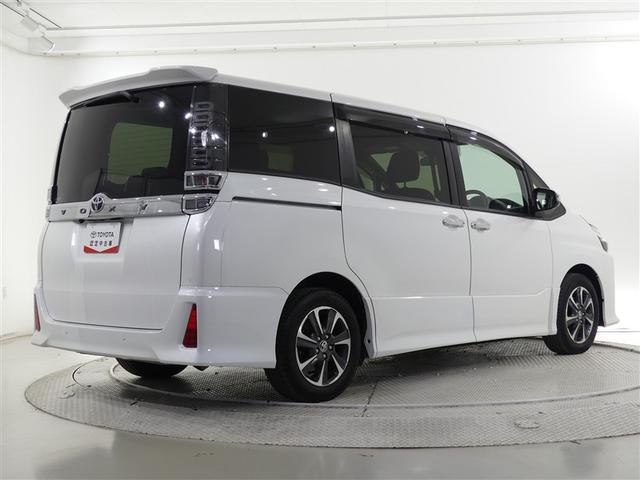 ヴォクシー ＺＳ　煌ＩＩＩ　乗車定員７人　アルミホイール　両側電動スライド　ウオークスルー　ワンオーナー　ＬＥＤヘッドランプ　キーレス　ＣＤ　Ｗエアコン　盗難防止装置　アイドリングストップ　オートクルーズコントロール　フルセグ（9枚目）