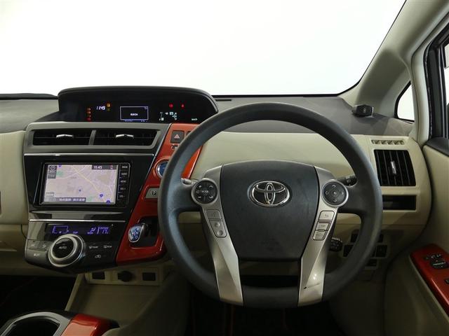 スタイリッシュなデザインのインパネ。各操作スイッチは使いやすい位置に配置されてます。