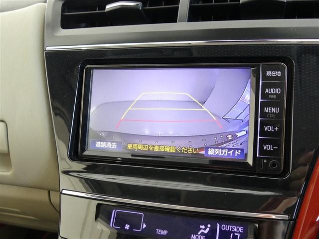 バックガイドモニター付き。車両後方の映像をナビ画面に表示し、駐車などの後退操作をサポートします。