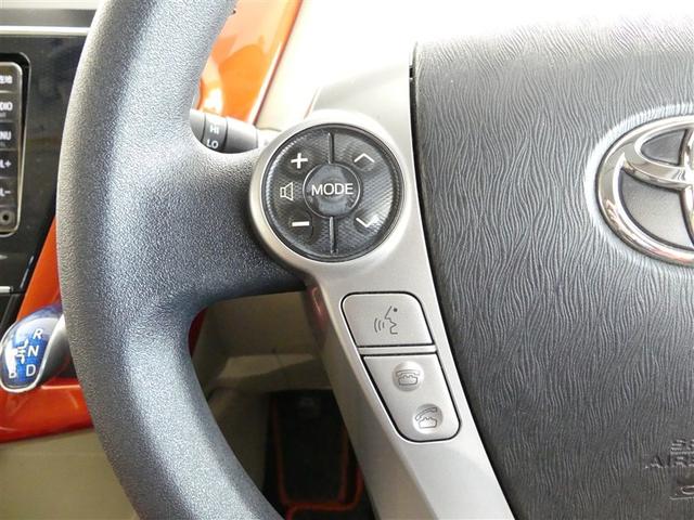 ステアリングスイッチ付き。オーディオの操作も前方から目を離すことなく操作することが可能です。