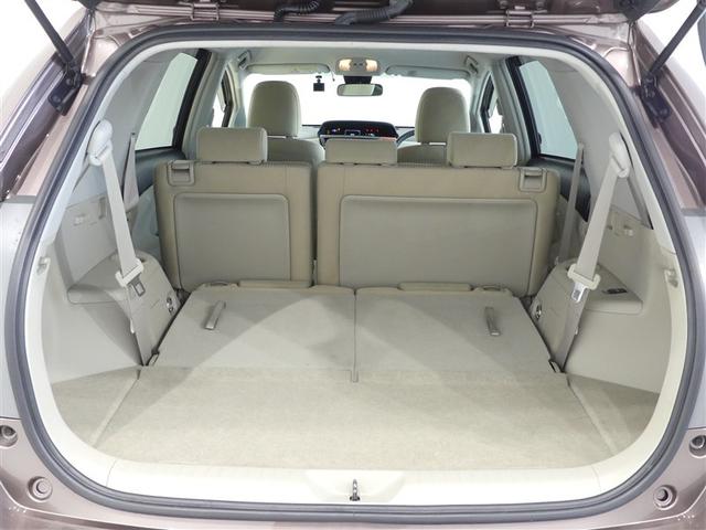 三列目シートは、折りたためますので大きなスペースが出来ちゃいます。キャンプ用品など大きな荷物もばっちり収納可能です♪