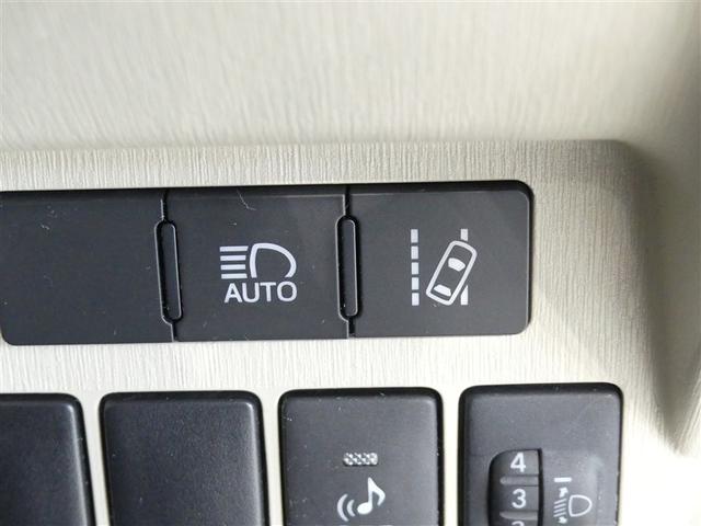 【車線逸脱警報装置・先進ライト】のセットスイッチです。安全装備搭載でドライバーの安全をサポートします。