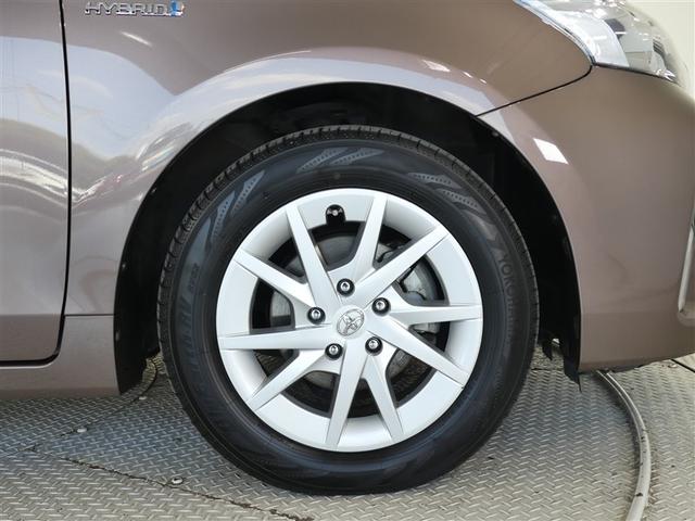 １６インチ純正アルミホイール装着です。路面に力を伝えるホイール部分は、特に目立ちますよね。おしゃれは、足元からですね。