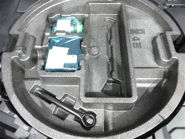 クラウンスポーツ Z 100V電源 ドラレコ ミュージックプレイヤー接続可 電動シート 4WD 革シート アルミホイール LEDヘッドランプ 記録簿 キーレス 盗難防止装置 ハイブリッド オートクルーズコントロール(19枚目)