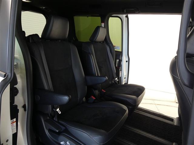 ヴォクシー ZS 煌III ミュージックプレイヤー接続可 乗車定員7人 アルミホイール 両側電動スライド ウオークスルー ワンオーナー LEDヘッドランプ キーレス CD Wエアコン 盗難防止装置 アイドリングストップ(13枚目)