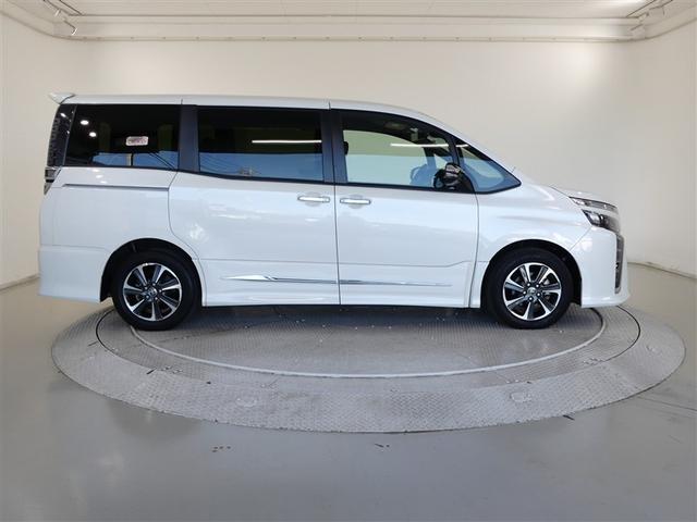 ヴォクシー ZS 煌III ミュージックプレイヤー接続可 乗車定員7人 アルミホイール 両側電動スライド ウオークスルー ワンオーナー LEDヘッドランプ キーレス CD Wエアコン 盗難防止装置 アイドリングストップ(24枚目)