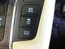 EVドライブモードで、早朝・深夜や屋内の駐車場などで、エンジン音や排気ガスを気にすることなく走れます。