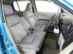 落ち着いた佇まいで座り心地の良いバーシックなファブリックシートです。 7