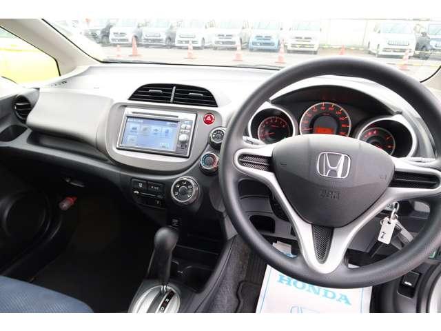 13G 認定中古車 メモリーナビ バックカメラ スマートキー ETC 盗難防止装置 横滑り防止装置 ワンオーナー車(8枚目)