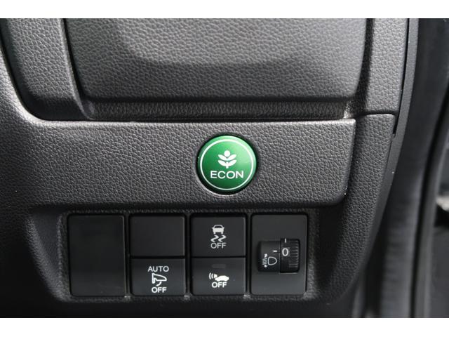 フィットハイブリッド Ｆパッケージコンフォートエディション　認定中古車　ナビ　Ｂカメラ　ＥＴＣ　シートヒーター　ワンオーナー　地デジフルセグ　セキュリティアラーム　ＡＵＴＯエアコン　スマートキー　バックカメラ　横滑り防止　助手席エアバッグ　ＤＶＤ再生　キーレス（16枚目）