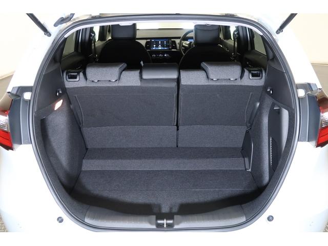 フィット e:HEVホーム 認定中古車 2年保証付 ナビ Bカメラ ETC 運転支援 デモカー 前後誤発進抑制機能 クリソナ 助手席エアバッグ 運転席エアバッグ 半革シート ACC 車線維持支援システム 電格ミラー AUX(20枚目)