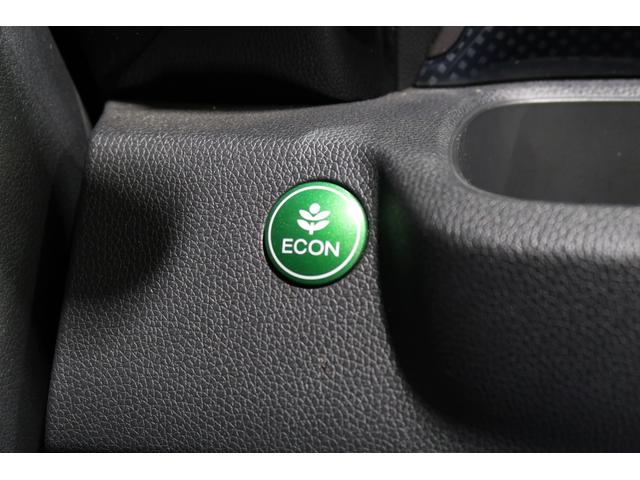 オートエアコン装備♪室内温度を設定すれば自動的に風量の調整をしてくれます♪車内をいつでも快適に保てます♪