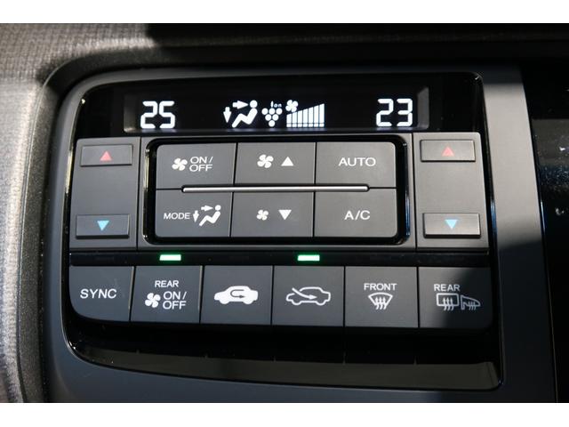 運転席と助手席の温度設定の変更が可能な左右独立タイプのデュアルエアコンです♪♪♪暑がりな人・寒がりな人も誰もが車内を快適にお過ごしいただけます♪♪♪