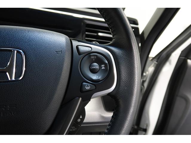 Ｈｏｎｄａセンシングの機能のひとつ、アダプティブクルーズコントロール付！アクセルから足を離しても設定したスピードと前車との車間を保ち走行してくれます！車線維持もアシスト☆高速道路で疲労軽減ですね☆