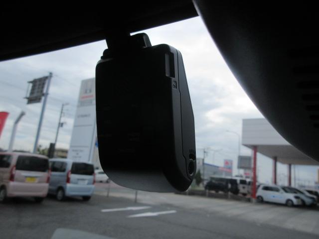 Ｎ－ＢＯＸカスタム ターボコーディネートスタイル　ホンダ認定中古車２年保証付／ドライブレコーダー／全周カメラ／メモリーナビ／地デジフルセグ／Ｂｌｕｅｔｏｏｔｈ／ＵＳＢ端子／シートヒーター／ＥＴＣ車載器／本革シート／両側パワースライドドア／スマートキー（26枚目）