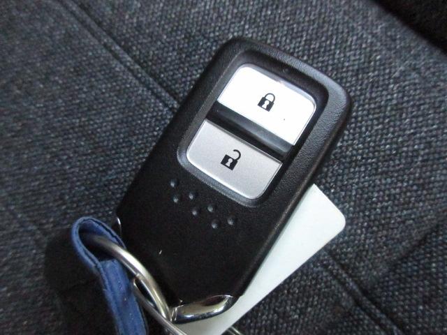 フィット ホーム 認定中古車2年保証 安全支援 サイドエアバッグ カーテンエアバッグ フルセグTV メモリーナビ ETC ドラレコ 衝突軽減ブレーキ ワンオーナー LEDライト オートライト クリアランスソナー DVD(33枚目)