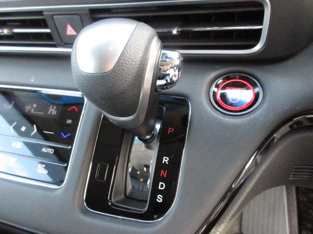 オデッセイハイブリッド ｅ：ＨＥＶアブソルート・ＥＸ　ホンダ認定中古車２年保証付　電動リアゲート　両側パワースライドドア　電動シート　全周囲カメラ　メモリーナビ　Ｂｌｕｅｔｏｏｔｈ　地デジフルセグ　シートヒーター　ＥＴＣ２．０車載器　安全運転補助装置（12枚目）