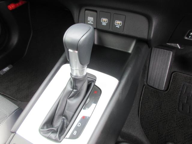フィット ｅ：ＨＥＶクロスター　ホンダ認定中古車２年保証　当社デモカー　ドライブレコーダー　メモリーナビ　Ｂｌｕｅｔｏｏｔｈ　バックカメラ　ＥＴＣ２．０車載器　障害物センサー　スマートキー　セキュリティーアラーム　ハーフレザーシート（12枚目）