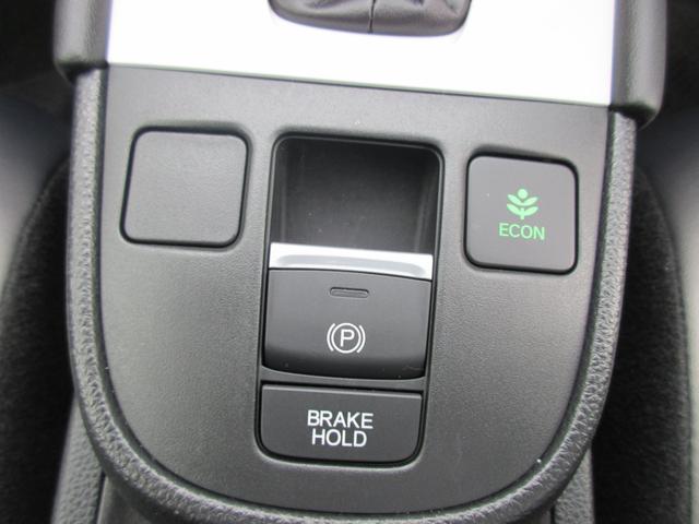 フィット ｅ：ＨＥＶクロスター　ホンダ認定中古車２年保証　当社デモカー　ドライブレコーダー　メモリーナビ　Ｂｌｕｅｔｏｏｔｈ　バックカメラ　ＥＴＣ２．０車載器　障害物センサー　スマートキー　セキュリティーアラーム　ハーフレザーシート（16枚目）