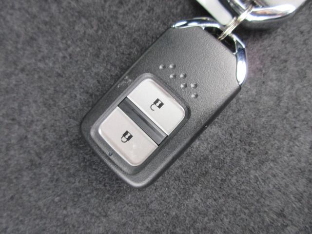 フィット ｅ：ＨＥＶクロスター　ホンダ認定中古車２年保証　当社デモカー　ドライブレコーダー　メモリーナビ　Ｂｌｕｅｔｏｏｔｈ　バックカメラ　ＥＴＣ２．０車載器　障害物センサー　スマートキー　セキュリティーアラーム　ハーフレザーシート（28枚目）
