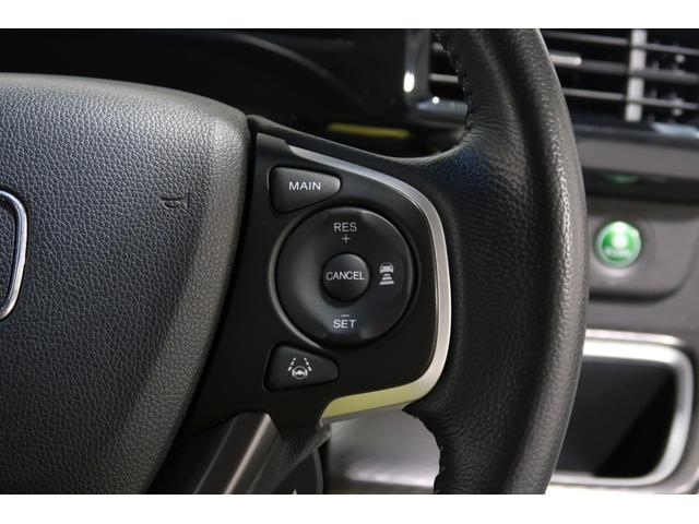 Ｈｏｎｄａセンシングの機能のひとつ、アダプティブクルーズコントロール付！アクセルから足を離しても設定したスピードと前車との車間を保ち走行してくれます！車線維持もアシスト☆高速道路で疲労軽減ですね☆