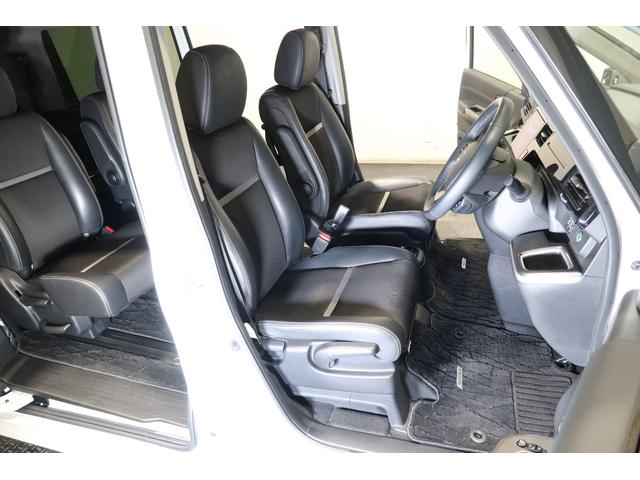 すわり心地の良い運転席・助手席です。長時間のドライブの疲れ軽減に貢献します。どうぞ快適なドライブを♪