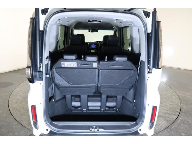 フル乗車時でもラゲッジスペースは広々お使いいただけます◎