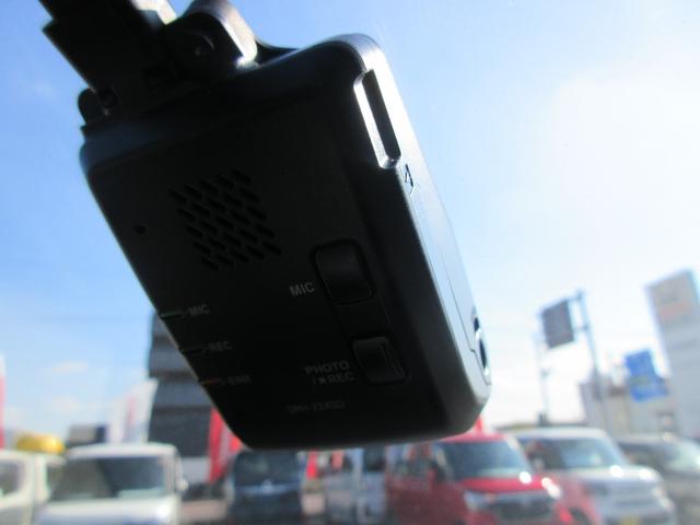 フィット ＲＳ　ホンダ認定中古車２年保証付　ドライブレコーダー　メモリーナビ　地デジフルセグ　Ｂｌｕｅｔｏｏｔｈ　バックカメラ　ＥＴＣ車載器　安全補助装置　障害物センサー　ハーフレザーシート　スマートキー　リアカメラ（19枚目）