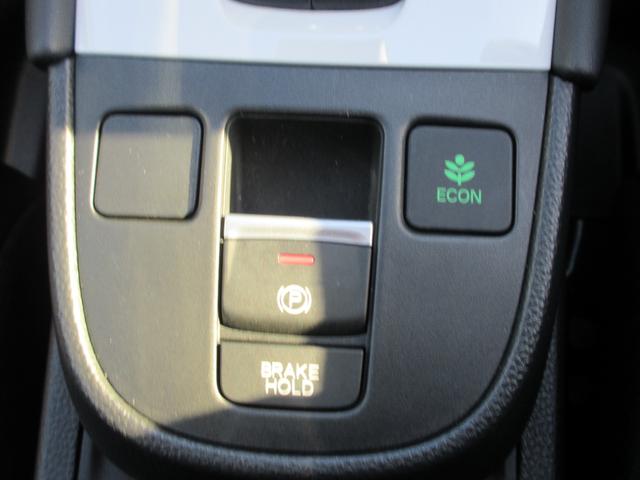 フィット ｅ：ＨＥＶホーム　ホンダ認定中古車２年保証付　メモリーナビ　地デジフルセグ　ＵＳＢ端子ＢｌｕｅｔｏｏｔｈＵ　障害物センサー　バックカメラ　ＥＴＣ車載器　安全補助装置　車両追従クルージング　スマートキー　クリソナ　ＡＣＣ（15枚目）