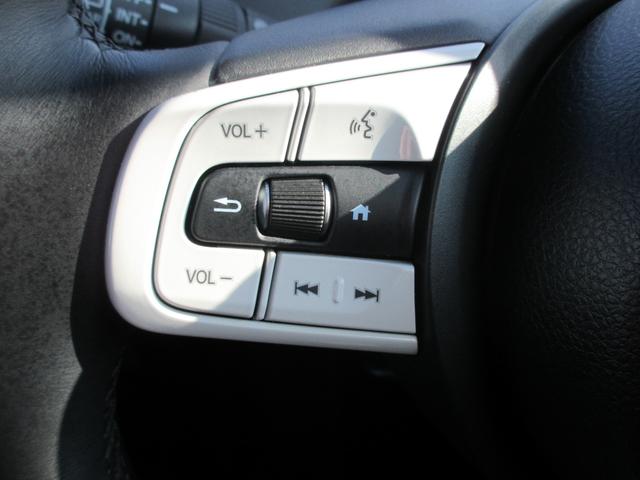 フィット ｅ：ＨＥＶホーム　ホンダ認定中古車２年保証付　メモリーナビ　地デジフルセグ　ＵＳＢ端子ＢｌｕｅｔｏｏｔｈＵ　障害物センサー　バックカメラ　ＥＴＣ車載器　安全補助装置　車両追従クルージング　スマートキー　クリソナ　ＡＣＣ（17枚目）