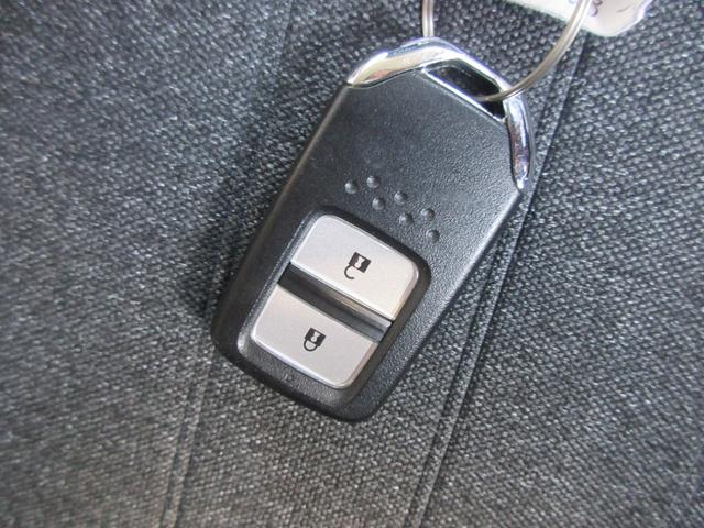 フィット ｅ：ＨＥＶホーム　ホンダ認定中古車２年保証付　メモリーナビ　地デジフルセグ　ＵＳＢ端子ＢｌｕｅｔｏｏｔｈＵ　障害物センサー　バックカメラ　ＥＴＣ車載器　安全補助装置　車両追従クルージング　スマートキー　クリソナ　ＡＣＣ（29枚目）