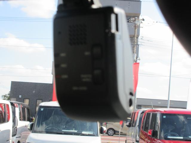 Ｎ－ＢＯＸカスタム コーディネートスタイル　ホンダ認定中古車保証２年付　両側スライドドア　ドライブレコーダー　メモリーナビ　地デジフルセグ　ＵＳＢ端子　Ｂｌｕｅｔｏｏｔｈ　障害物センサー　バックカメラ　安全補助装置　車両追従クルーズコントロール（18枚目）