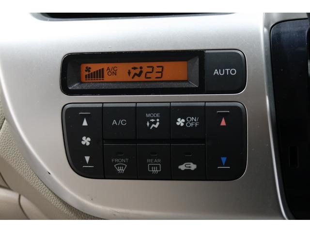 オートエアコン装備♪室内温度を設定すれば自動的に風量の調整をしてくれます♪車内をいつでも快適に保てます♪