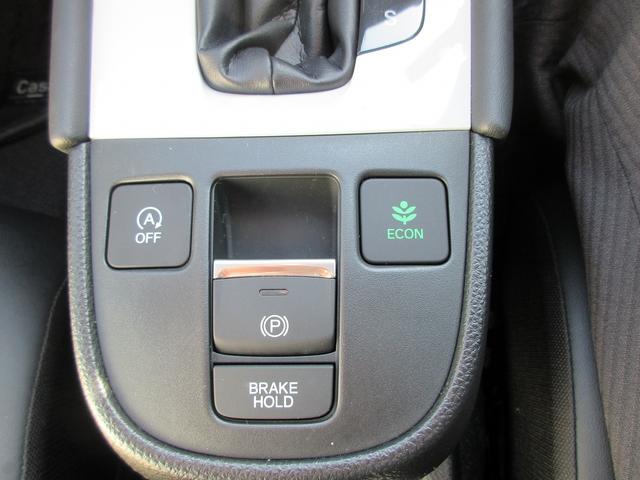 フィット ホーム２０周年特別仕様車カーサ　認定中古車　２年保証付　ワンオーナー　ナビ　Ｂカメラ　ＥＴＣ　運転支援　クリアランスソナー　衝突被害軽減　Ｓヒーター　クルーズコントロール　ＬＥＤライト　サイドカーテンエアバック　フルセグ　キーレス（11枚目）