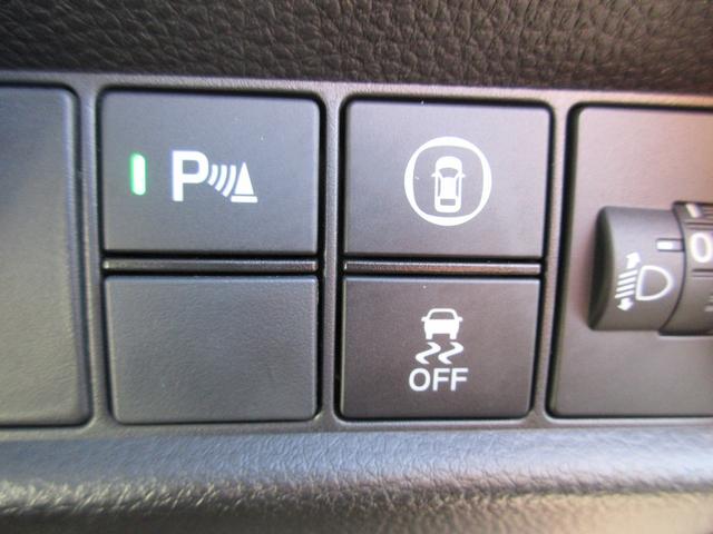 フィット ホーム２０周年特別仕様車カーサ　認定中古車　２年保証付　ワンオーナー　ナビ　Ｂカメラ　ＥＴＣ　運転支援　クリアランスソナー　衝突被害軽減　Ｓヒーター　クルーズコントロール　ＬＥＤライト　サイドカーテンエアバック　フルセグ　キーレス（18枚目）