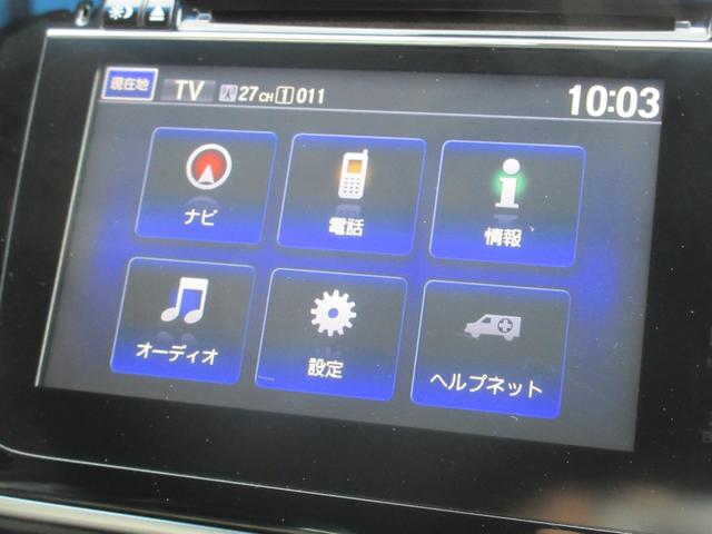 �h���C�o�[���ݍ��ނ悤�ɁA�f�B�X�v���[��X�C�b�`�A�R���\�[����z�u�B�������u�Ԃ���^�]�ւ̊��҂��I��Ԃ��̂��̂̐S�n�悳�ɂ�������Ă��܂��B