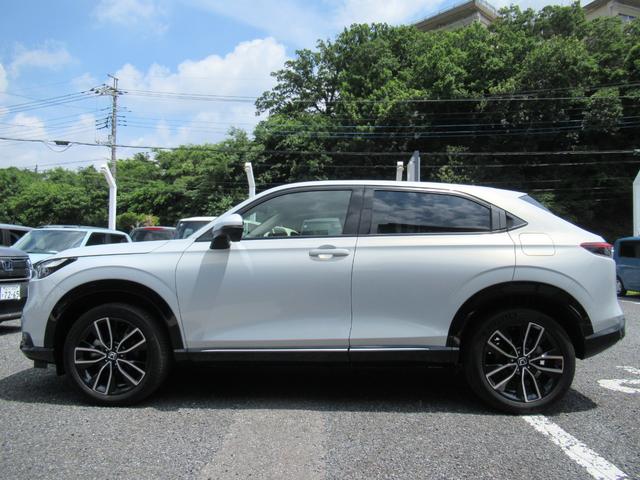 ヴェゼル ｅ：ＨＥＶ　Ｚ　衝突被害軽減ブレーキ　Ａクルーズコントロール　前後ドラレコ　純正メモリーナビ　Ｂカメラ　ＴＶ　ＣＤ　ＤＶＤ　ＵＳＢ　Ｂｌｕｅｔｏｏｔｈ　純正ＡＷ　ＬＥＤ　Ｐテールゲート　ＥＴＣ２．０　１オーナー　禁煙（4枚目）