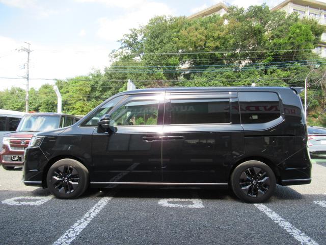 ステップワゴン スパーダ　衝突被害軽減ブレーキ　ＡＣＣ　前後ドラレコ　純正メモリーナビ　全周囲カメラ　フルセグＴＶ　ＣＤ　ＤＶＤ　ＵＳＢ　ＢＴ　両側ＰＳＤ　後席モニタ　純正ＡＷ　ＬＥＤ　Ｓヒータ　ＥＴＣ２．０　１オーナー　禁煙（4枚目）