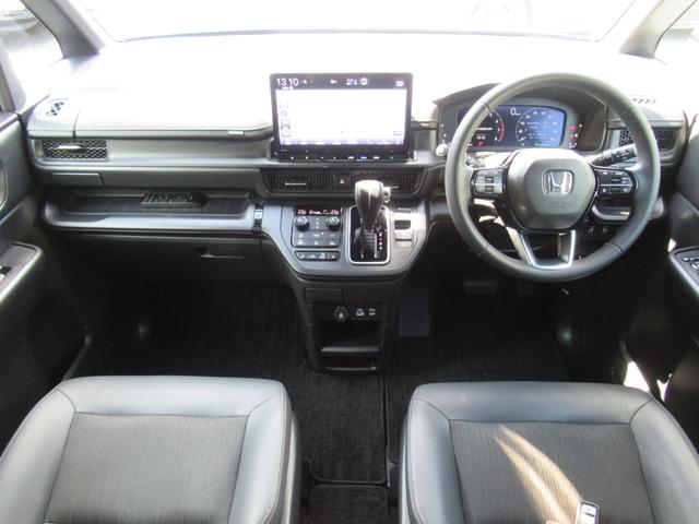 ステップワゴン スパーダ　衝突被害軽減ブレーキ　ＡＣＣ　前後ドラレコ　純正メモリーナビ　全周囲カメラ　フルセグＴＶ　ＣＤ　ＤＶＤ　ＵＳＢ　ＢＴ　両側ＰＳＤ　後席モニタ　純正ＡＷ　ＬＥＤ　Ｓヒータ　ＥＴＣ２．０　１オーナー　禁煙（7枚目）