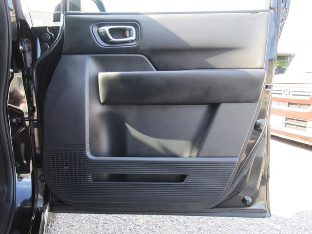 ステップワゴン スパーダ　衝突被害軽減ブレーキ　ＡＣＣ　前後ドラレコ　純正メモリーナビ　全周囲カメラ　フルセグＴＶ　ＣＤ　ＤＶＤ　ＵＳＢ　ＢＴ　両側ＰＳＤ　後席モニタ　純正ＡＷ　ＬＥＤ　Ｓヒータ　ＥＴＣ２．０　１オーナー　禁煙（35枚目）