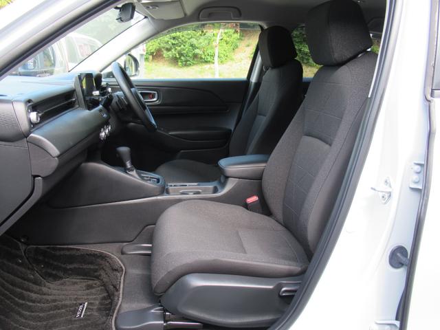 ヴェゼル ｅ：ＨＥＶ　Ｘ　衝突被害軽減ブレーキ　ＡＣＣ　純正メモリーナビ　Ｂカメラ　フルセグＴＶ　ＵＳＢ入力端子　Ｂｌｕｅｔｏｏｔｈ　純正ＡＷ　ＬＥＤヘッドライト　オートライト　クリアランスソナー　ＥＴＣ２．０　１オーナ　禁煙（15枚目）