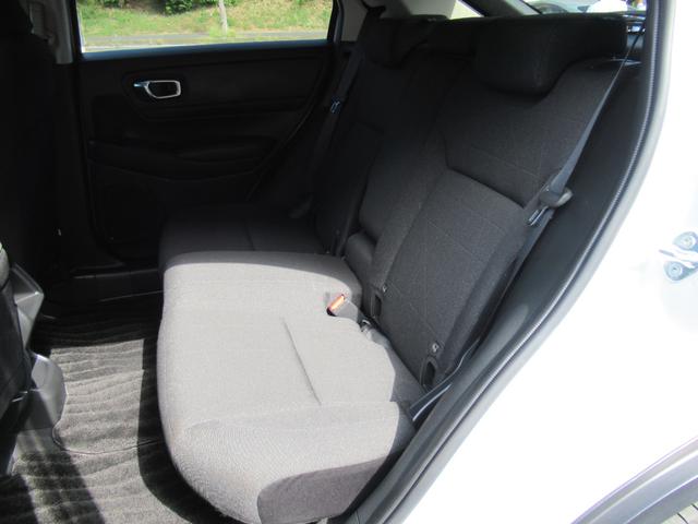 ヴェゼル ｅ：ＨＥＶ　Ｘ　衝突被害軽減ブレーキ　ＡＣＣ　純正メモリーナビ　Ｂカメラ　フルセグＴＶ　ＵＳＢ入力端子　Ｂｌｕｅｔｏｏｔｈ　純正ＡＷ　ＬＥＤヘッドライト　オートライト　クリアランスソナー　ＥＴＣ２．０　１オーナ　禁煙（16枚目）