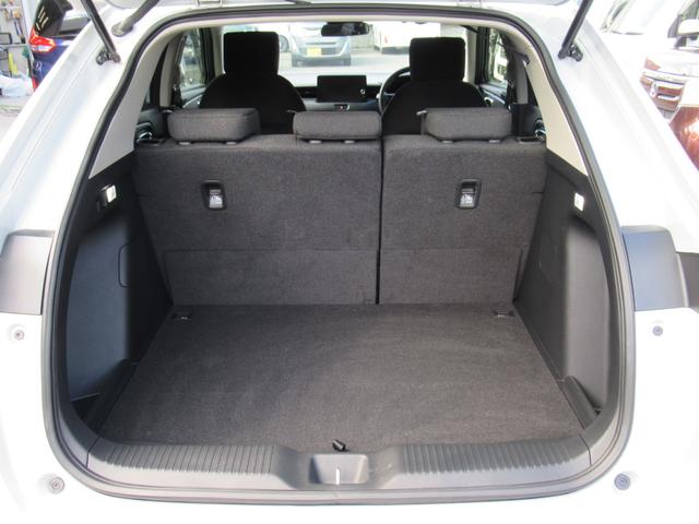 ヴェゼル ｅ：ＨＥＶ　Ｘ　衝突被害軽減ブレーキ　ＡＣＣ　純正メモリーナビ　Ｂカメラ　フルセグＴＶ　ＵＳＢ入力端子　Ｂｌｕｅｔｏｏｔｈ　純正ＡＷ　ＬＥＤヘッドライト　オートライト　クリアランスソナー　ＥＴＣ２．０　１オーナ　禁煙（17枚目）