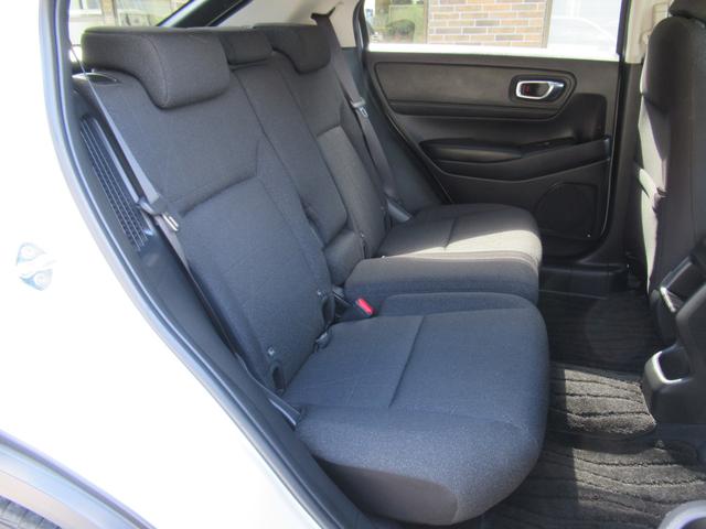 ヴェゼル ｅ：ＨＥＶ　Ｘ　衝突被害軽減ブレーキ　ＡＣＣ　純正メモリーナビ　Ｂカメラ　フルセグＴＶ　ＵＳＢ入力端子　Ｂｌｕｅｔｏｏｔｈ　純正ＡＷ　ＬＥＤヘッドライト　オートライト　クリアランスソナー　ＥＴＣ２．０　１オーナ　禁煙（27枚目）