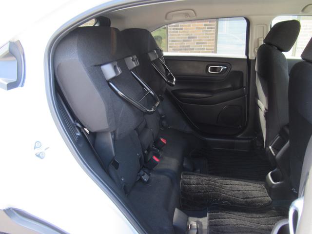 ヴェゼル ｅ：ＨＥＶ　Ｘ　衝突被害軽減ブレーキ　ＡＣＣ　純正メモリーナビ　Ｂカメラ　フルセグＴＶ　ＵＳＢ入力端子　Ｂｌｕｅｔｏｏｔｈ　純正ＡＷ　ＬＥＤヘッドライト　オートライト　クリアランスソナー　ＥＴＣ２．０　１オーナ　禁煙（28枚目）