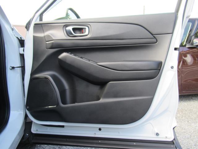 ヴェゼル ｅ：ＨＥＶ　Ｘ　衝突被害軽減ブレーキ　ＡＣＣ　純正メモリーナビ　Ｂカメラ　フルセグＴＶ　ＵＳＢ入力端子　Ｂｌｕｅｔｏｏｔｈ　純正ＡＷ　ＬＥＤヘッドライト　オートライト　クリアランスソナー　ＥＴＣ２．０　１オーナ　禁煙（32枚目）