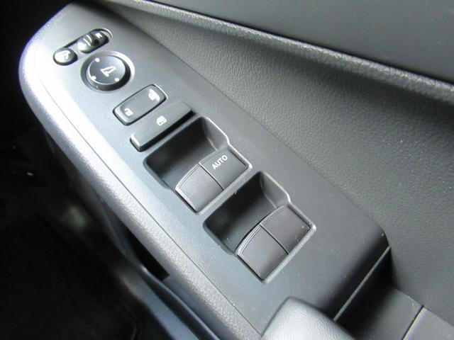 ヴェゼル ｅ：ＨＥＶ　Ｘ　衝突被害軽減ブレーキ　ＡＣＣ　純正メモリーナビ　Ｂカメラ　フルセグＴＶ　ＵＳＢ入力端子　Ｂｌｕｅｔｏｏｔｈ　純正ＡＷ　ＬＥＤヘッドライト　オートライト　クリアランスソナー　ＥＴＣ２．０　１オーナ　禁煙（33枚目）